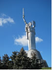 キエフ市チタン・レディー像