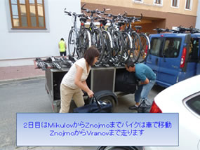 マイクロバスでの移動区間もあります
