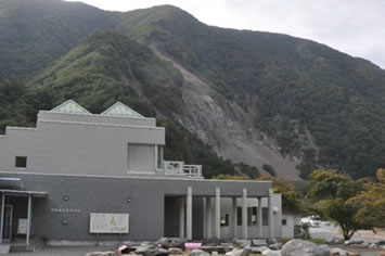 長野県大鹿村・中央構造線博物館