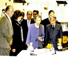 2008年11月に当時の天皇陛下が筑波宇宙センターにスペイン国王夫妻とご視察に来られた時、この「きぼう」模型をご覧頂いた