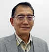向後 忠明 氏