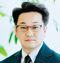 井口佳一氏
