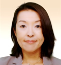 菊地佳代子氏